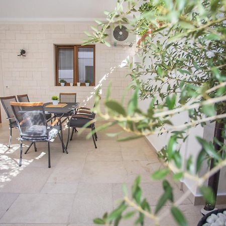 Holiday Home Camellia Πόρετς Εξωτερικό φωτογραφία
