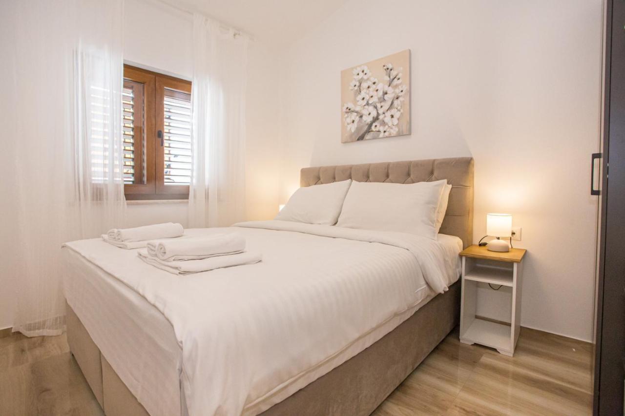 Holiday Home Camellia Πόρετς Εξωτερικό φωτογραφία