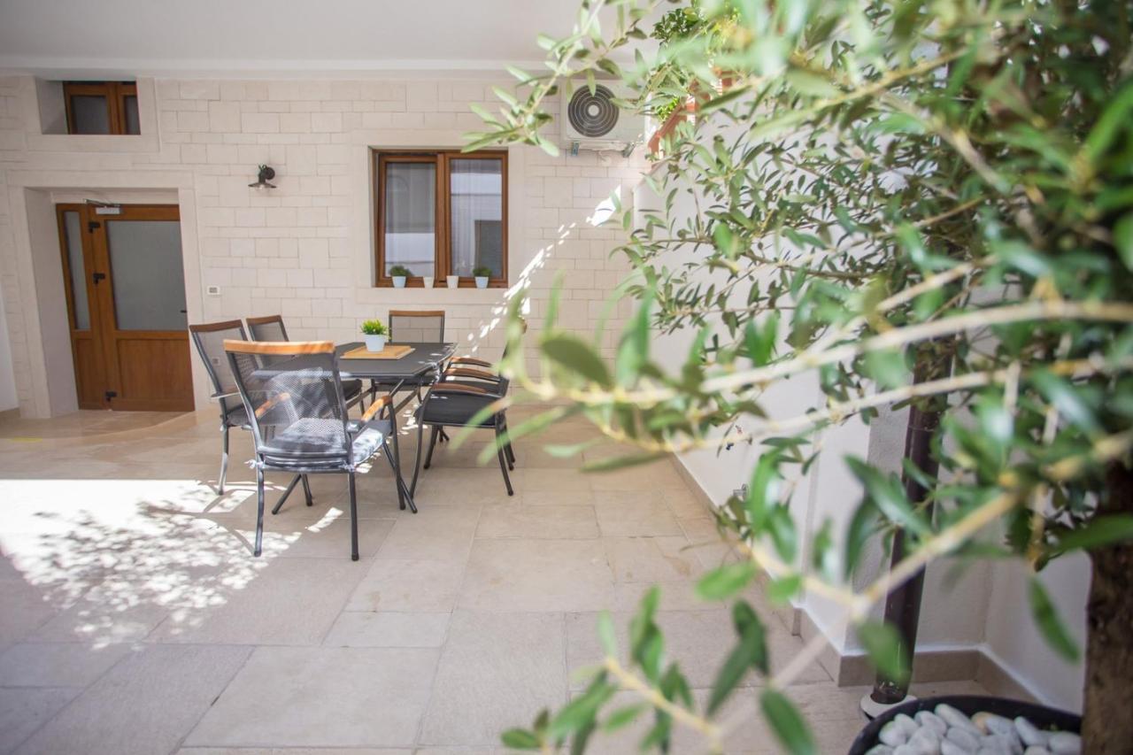 Holiday Home Camellia Πόρετς Εξωτερικό φωτογραφία
