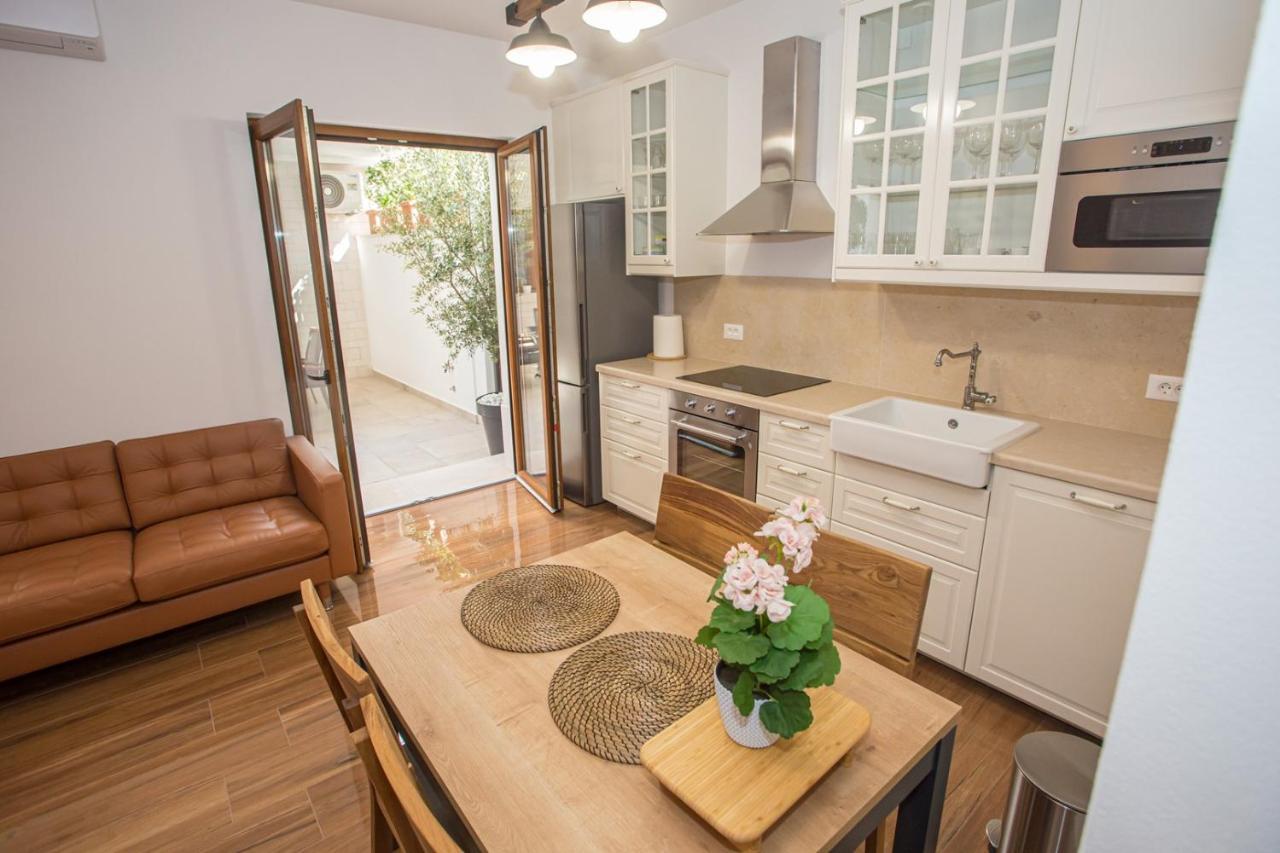 Holiday Home Camellia Πόρετς Εξωτερικό φωτογραφία