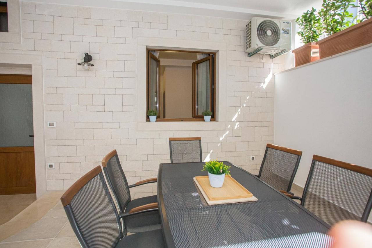 Holiday Home Camellia Πόρετς Εξωτερικό φωτογραφία