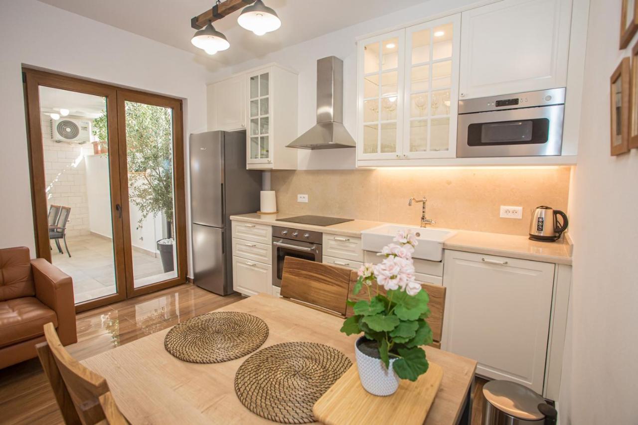 Holiday Home Camellia Πόρετς Εξωτερικό φωτογραφία