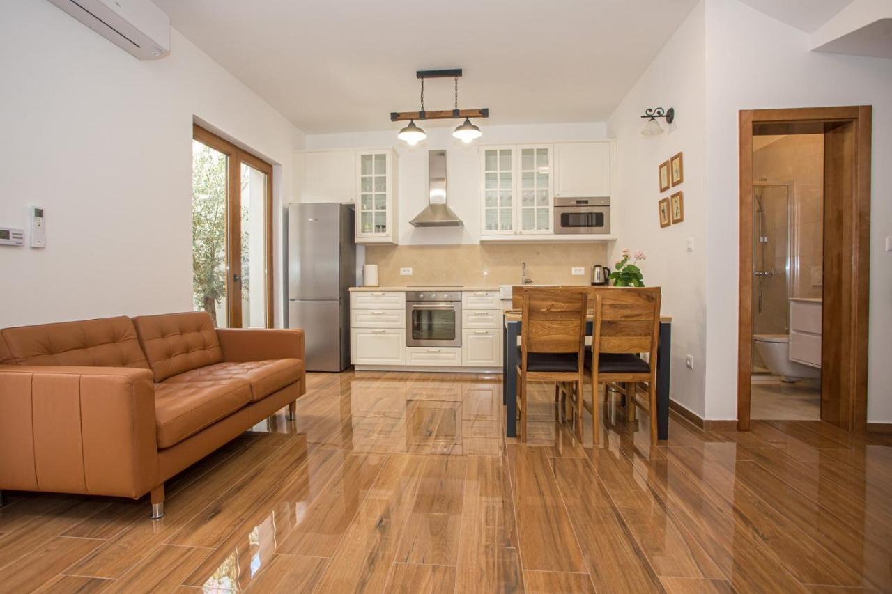 Holiday Home Camellia Πόρετς Εξωτερικό φωτογραφία